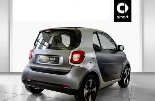 Smart ForTwo Coupé 2021 - 14145 EUR, 28400 km - AUTO.MOTO.pt - 28400km - foto 7 de 15