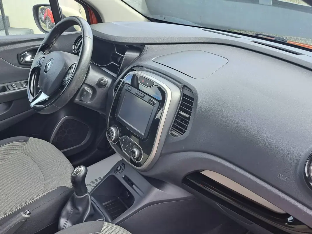 Renault Captur 2016 - 11450 EUR, 165268 km - AUTO.MOTO.pt - 165268km - foto 19 de 41
