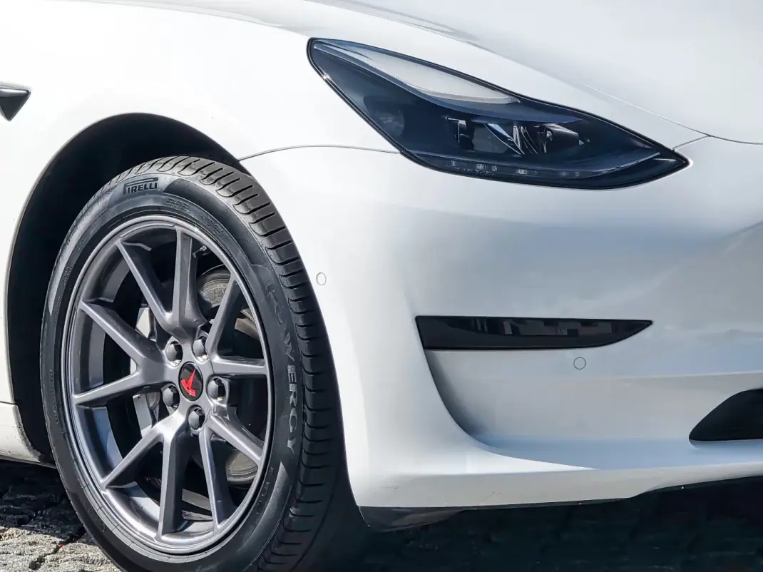 Tesla Model 3 2021 - 24990 EUR, 113300 km - AUTO.MOTO.pt - 113300km - foto 5 de 26
