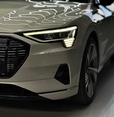 Audi Q8 e-Tron Sportback 2021 - 33950 EUR, 159218 km - AUTO.MOTO.pt - 159218km - foto 16 de 28