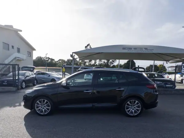 Renault Mégane Sport Tourer 2011 - 8990 EUR, 214000 km - AUTO.MOTO.pt - 214000km - foto 4 de 38