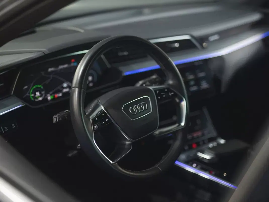 Audi e-tron 2020 - 38990 EUR, 25000 km - AUTO.MOTO.pt - 25000km - foto 20 de 30