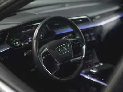 Audi e-tron 2020 - 38990 EUR, 25000 km - AUTO.MOTO.pt - 25000km - foto 20 de 30