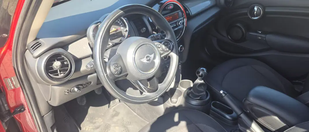 MINI One 2016 - 14900 EUR, 148000 km - AUTO.MOTO.pt - 148000km - foto 10 de 21