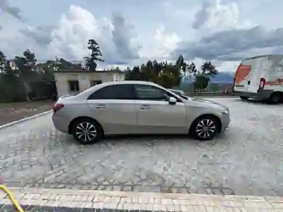Mercedes-Benz A 180 Limousine 2020 — foto 3 de 12