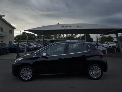 Peugeot 208 2018 - 10990 EUR, 181000 km - AUTO.MOTO.pt - 181000km - foto 5 de 38