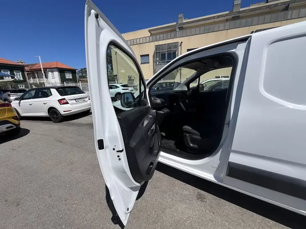 Toyota PROACE CITY 1.5D 100cv EXCLUIVE 2020 - 16450 EUR, 62000 km - AUTO.MOTO.pt - 62000km - foto 20 de 35