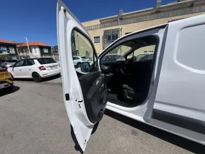 Toyota PROACE CITY 1.5D 100cv EXCLUIVE 2020 - 16450 EUR, 62000 km - AUTO.MOTO.pt - 62000km - foto 20 de 35