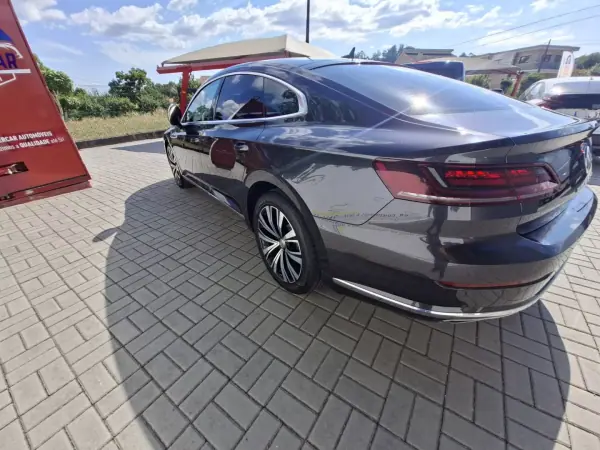 Volkswagen Arteon 2019 - 24750 EUR, 92519 km - AUTO.MOTO.pt - 92519km - foto 8 de 42