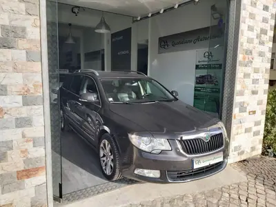 Skoda Superb 2010 - 9950 EUR, 295355 km - AUTO.MOTO.pt - 295355km - foto 6 de 8