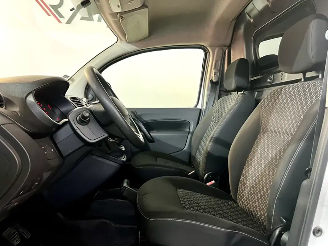 Renault KANGOO EXPRESS 1.5 DCI BUSINESS 3 L S/S 2015 - 7700 EUR, 226000 km - AUTO.MOTO.pt - 226000km - foto 15 de 23