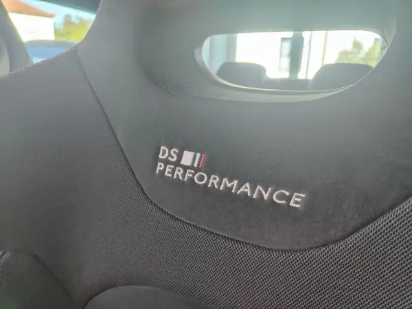 DS DS3 2016 - 17500 EUR, 48000 km - AUTO.MOTO.pt - 48000km - foto 24 de 34