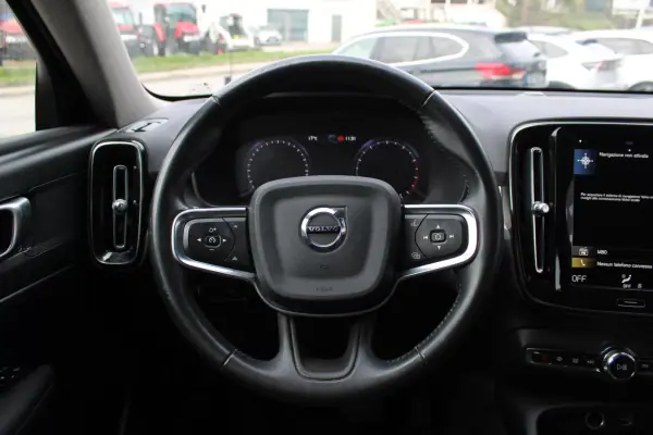 Volvo XC 40 2021 - 24500 EUR, 136304 km - AUTO.MOTO.pt - 136304km - foto 19 de 21