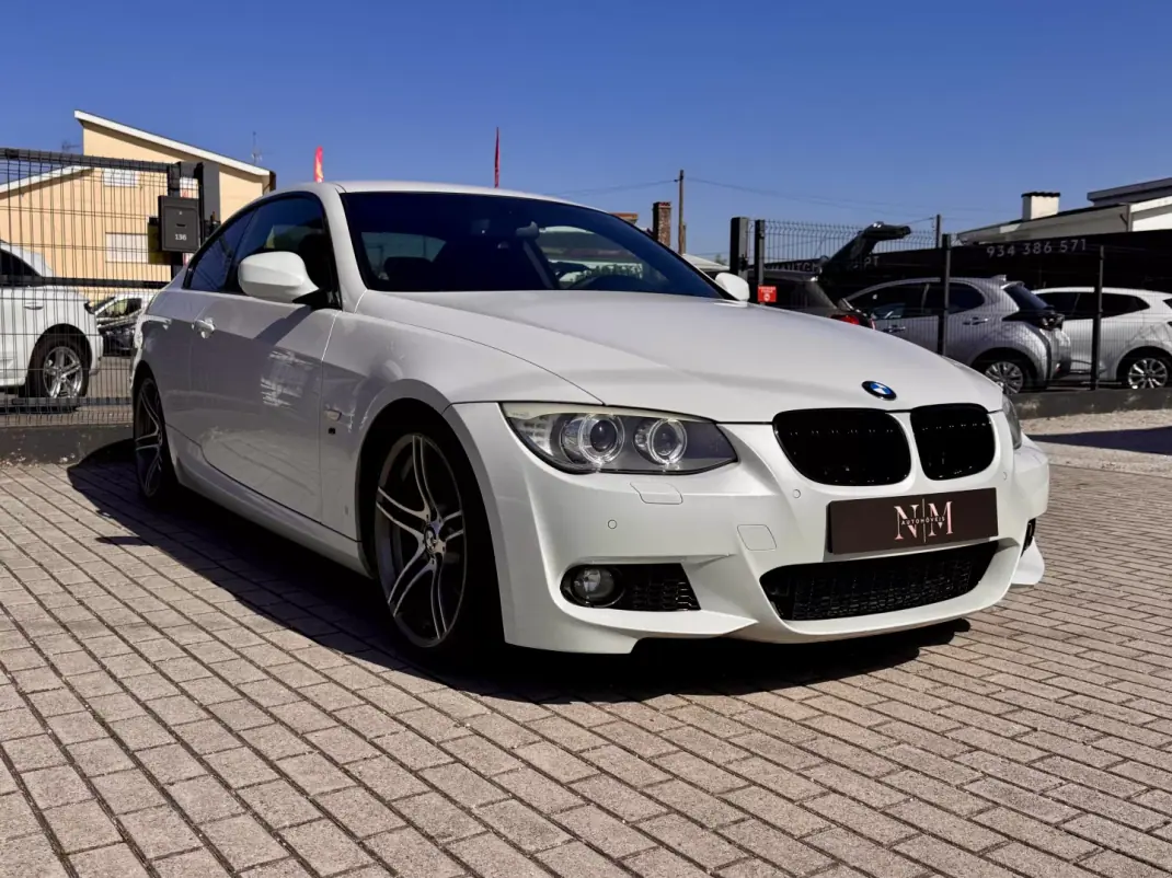 BMW 320 2009 - 13990 EUR, 243000 km - 243000km - foto 5 de 19