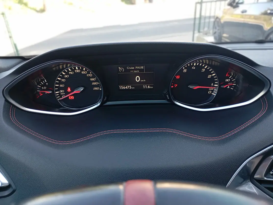 Peugeot 308 2016 - 17999 EUR, 156475 km - AUTO.MOTO.pt - 156475km - foto 7 de 15