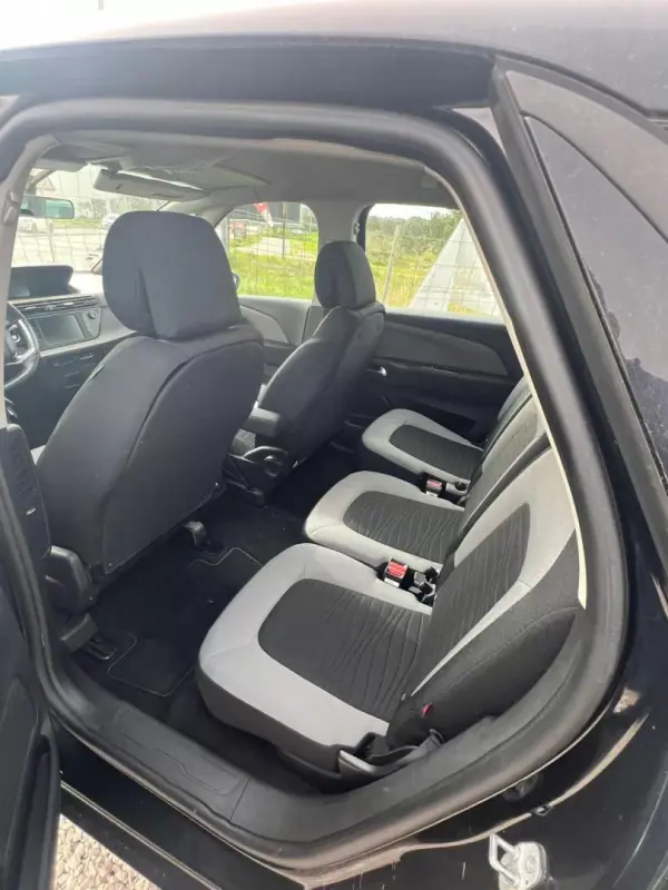 Citroën C4 Picasso 2015 - 6990 EUR, 180000 km - AUTO.MOTO.pt - 180000km - foto 6 de 6