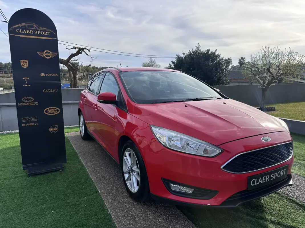 Ford Focus 2017 - 9900 EUR, 190000 km - AUTO.MOTO.pt - 190000km - foto 1 de 50