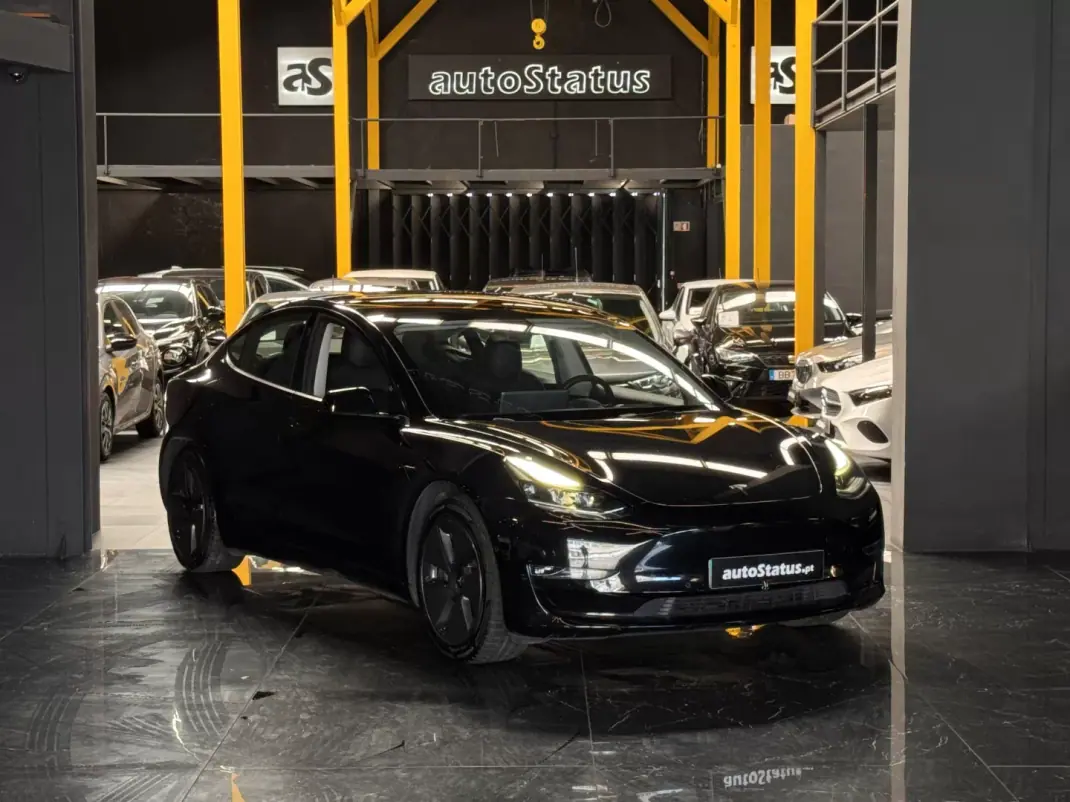 Tesla Model 3 2022 - 30990 EUR, 105300 km - AUTO.MOTO.pt - 105300km - foto 1 de 26