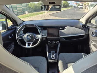 Renault Zoe 2020 - 12750 EUR, 133250 km - AUTO.MOTO.pt - 133250km - foto 16 de 29