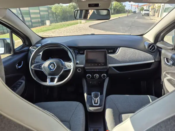 Renault Zoe 2020 - 12750 EUR, 133250 km - AUTO.MOTO.pt - 133250km - foto 16 de 29