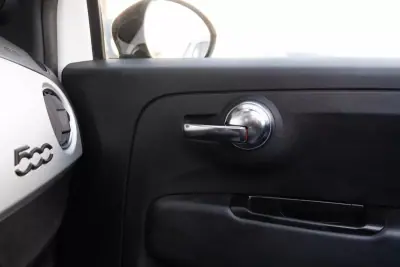 Fiat 500C 2021 - 11600 EUR, 114000 km - AUTO.MOTO.pt - 114000km - foto 22 de 34