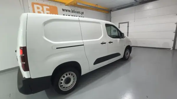 Opel 2019 - 9999 EUR, 245000 km - AUTO.MOTO.pt - 245000km - foto 3 de 7