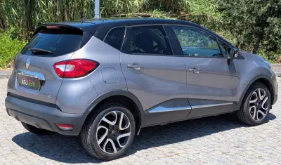 Renault Captur 2015 - 8500 EUR, 174577 km - AUTO.MOTO.pt - 174577km - foto 10 de 23