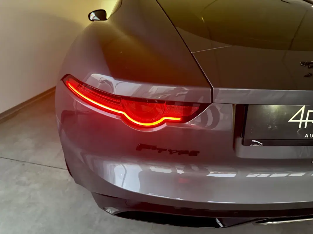 Jaguar F-Type 2018 - 46000 EUR, 64300 km - AUTO.MOTO.pt - 64300km - foto 44 de 135