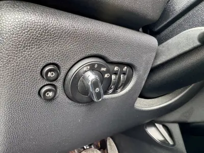 MINI Cooper 2018 - 21990 EUR, 165000 km - AUTO.MOTO.pt - 165000km - foto 21 de 31