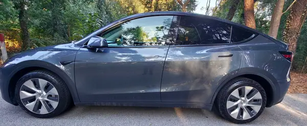 Tesla Model Y 2022 — foto 3 de 14