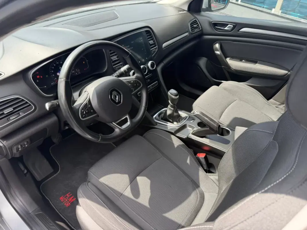 Renault Mégane Sport Tourer 2020 - 10900 EUR, 265000 km - AUTO.MOTO.pt - 265000km - foto 6 de 9