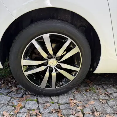 Peugeot 308 SW 2019 - 13990 EUR, 149000 km - AUTO.MOTO.pt - 149000km - foto 8 de 25