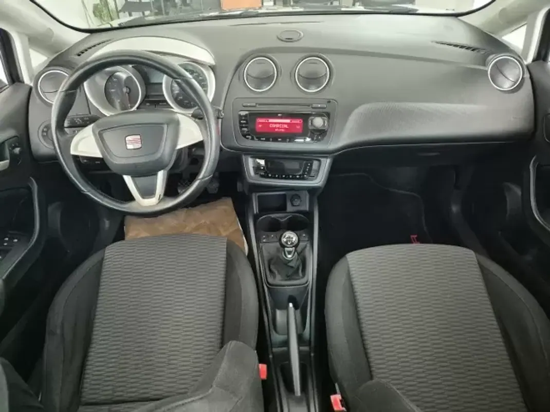 SEAT Ibiza 2011 - 6250 EUR, 289000 km - AUTO.MOTO.pt - 289000km - foto 4 de 7