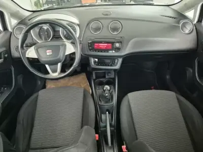 SEAT Ibiza 2011 - 6250 EUR, 289000 km - AUTO.MOTO.pt - 289000km - foto 4 de 7