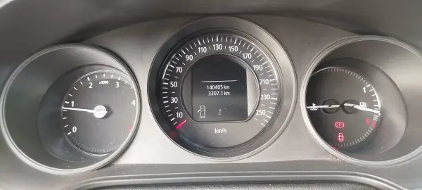 Renault Mégane 2019 - 16950 EUR, 140000 km - AUTO.MOTO.pt - 140000km - foto 7 de 9