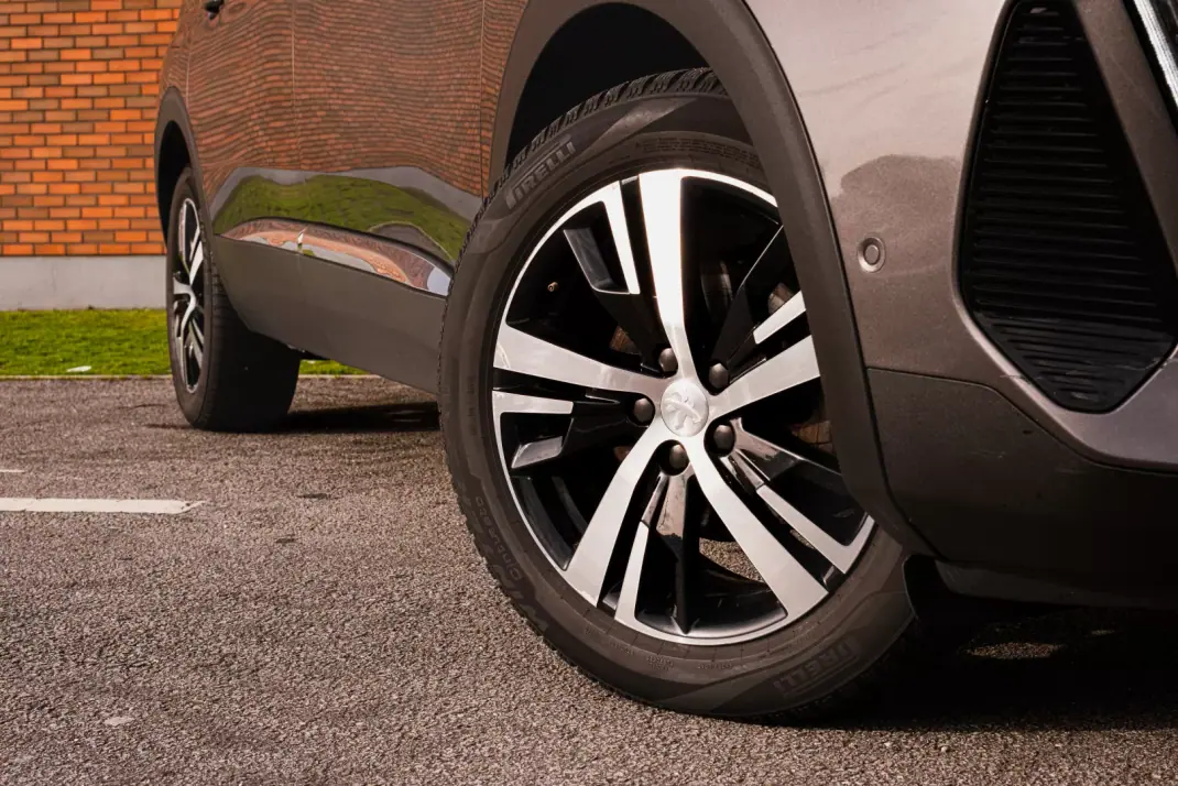 Peugeot 5008 2021 - 24000 EUR, 128300 km - AUTO.MOTO.pt - 128300km - foto 6 de 23