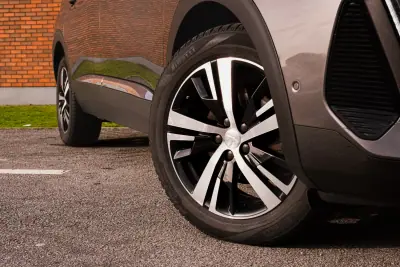 Peugeot 5008 2021 - 24000 EUR, 128300 km - AUTO.MOTO.pt - 128300km - foto 6 de 23