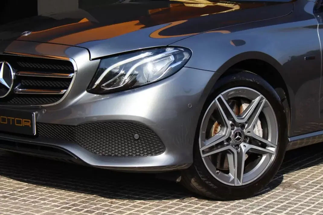 Mercedes-Benz E 300 2019 - 23900 EUR, 178524 km - AUTO.MOTO.pt - 178524km - foto 2 de 34