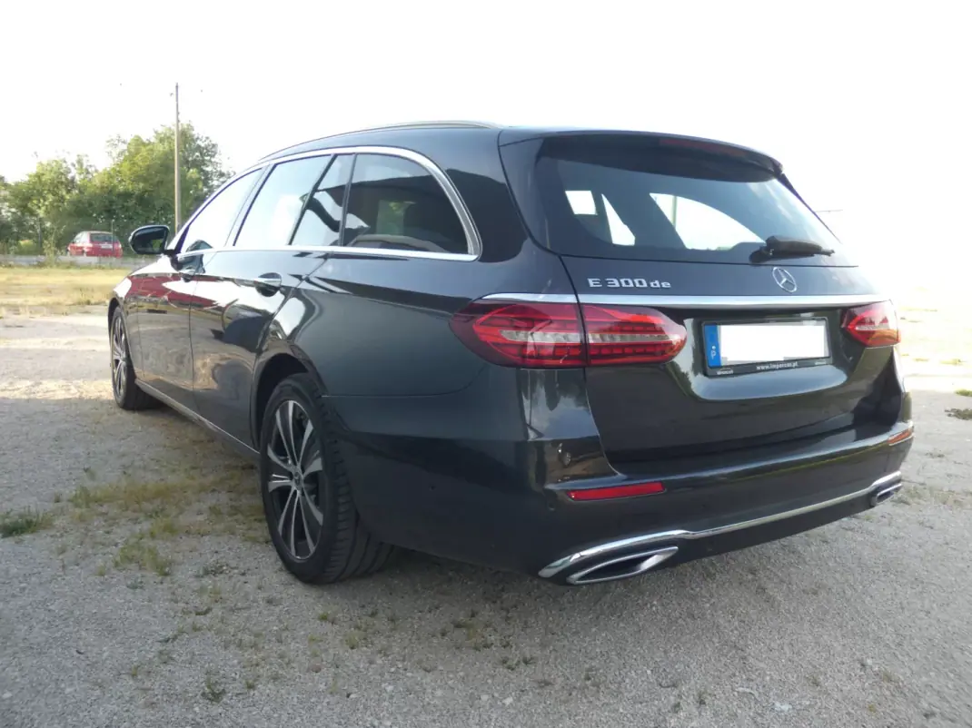 Mercedes-Benz E 300 2020 - 28500 EUR, 217000 km - AUTO.MOTO.pt - 217000km - foto 3 de 39