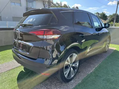 Renault Scénic 2016 - 10900 EUR, 220000 km - AUTO.MOTO.pt - 220000km - foto 9 de 66