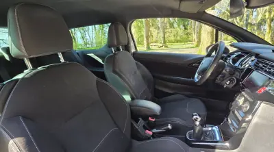 Citroën DS3 2015 - 9850 EUR, 185000 km - AUTO.MOTO.pt - 185000km - foto 15 de 19