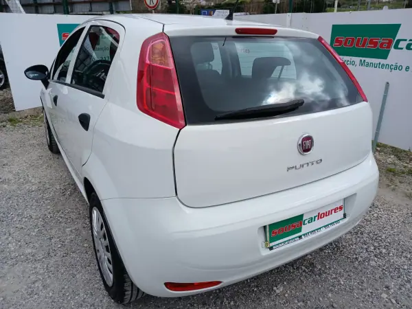 Fiat Punto 2016 - 6850 EUR, 156334 km - AUTO.MOTO.pt - 156334km - foto 12 de 24