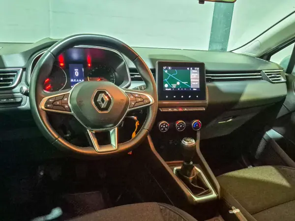 Renault Clio 2021 - 15500 EUR, 104300 km - AUTO.MOTO.pt - 104300km - foto 7 de 10