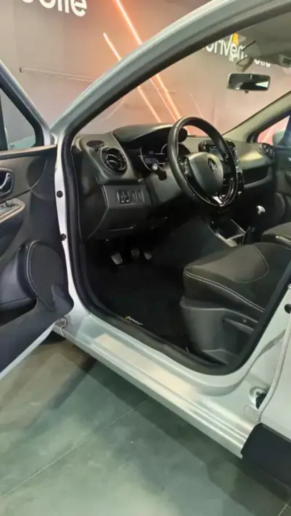 Renault Clio Break 2012 - 7500 EUR, 243550 km - AUTO.MOTO.pt - 243550km - foto 17 de 27
