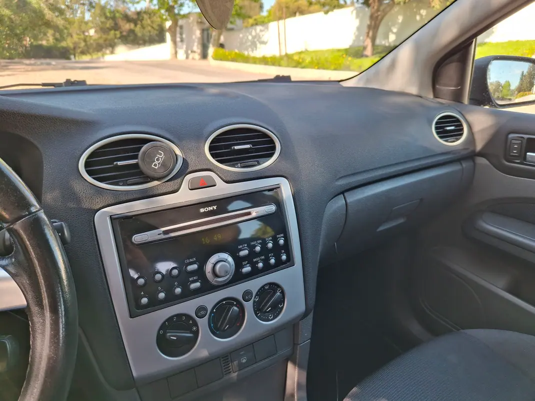 Ford Focus SW 2006 - 4000 EUR, 215000 km - AUTO.MOTO.pt - 215000km - foto 8 de 10