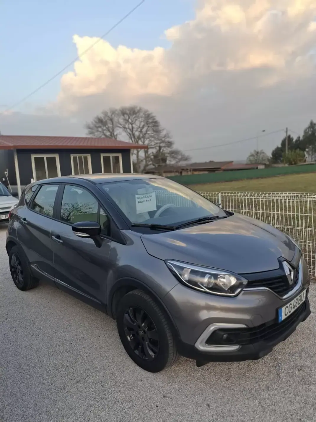 Renault Captur 2018 - 13500 EUR, 95123 km - AUTO.MOTO.pt - 95123km - foto 1 de 12