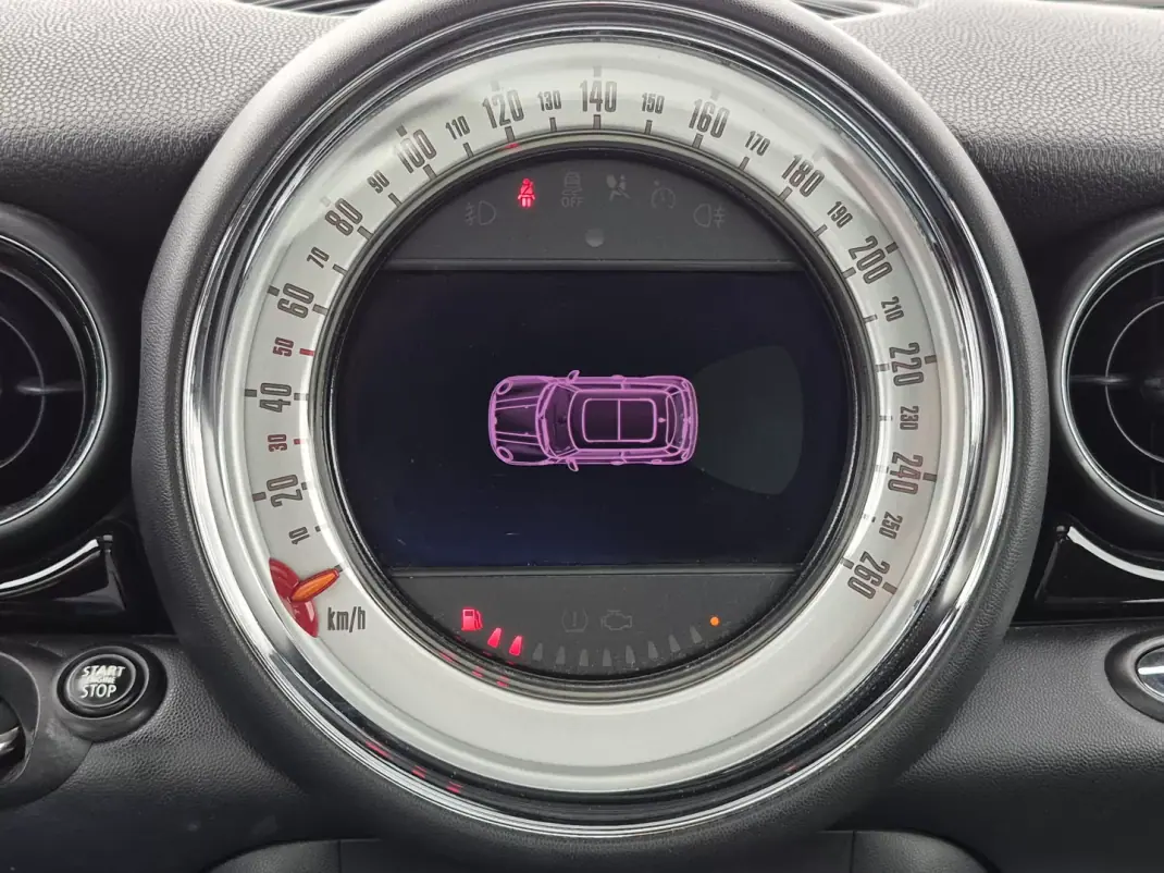 MINI 3 Portas 2013 - 11990 EUR, 187017 km - AUTO.MOTO.pt - 187017km - foto 24 de 28