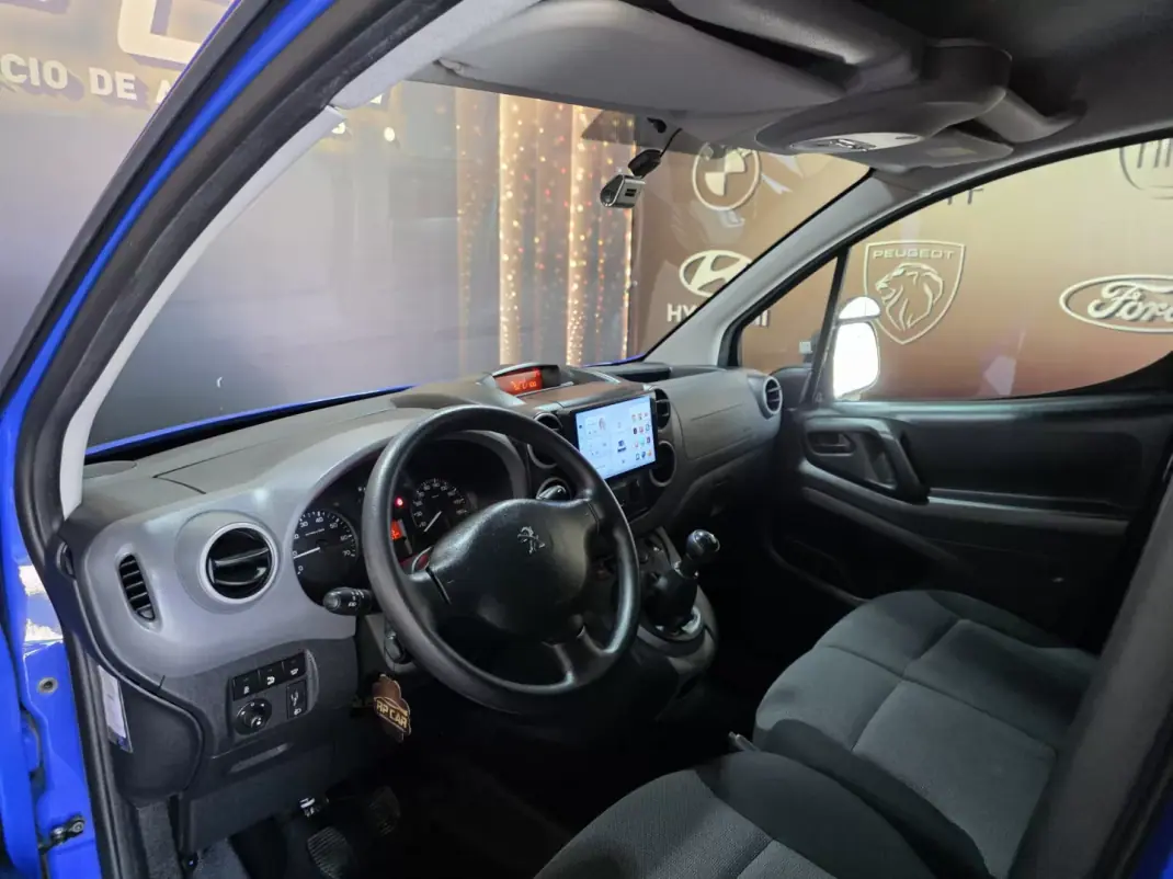 Peugeot PARTNER GIRAFON 2018 - 11990 EUR, 173000 km - AUTO.MOTO.pt - 173000km - foto 2 de 12