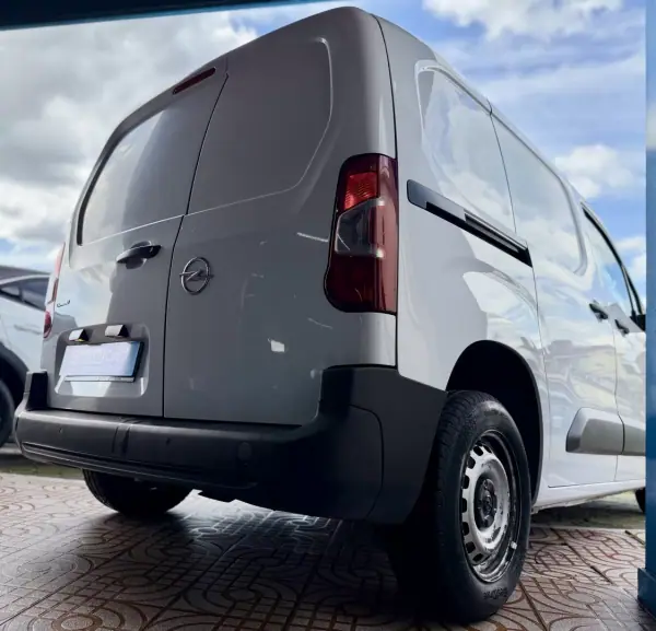 Opel COMBO 2023 - 15950 EUR, 82000 km - AUTO.MOTO.pt - 82000km - foto 11 de 24