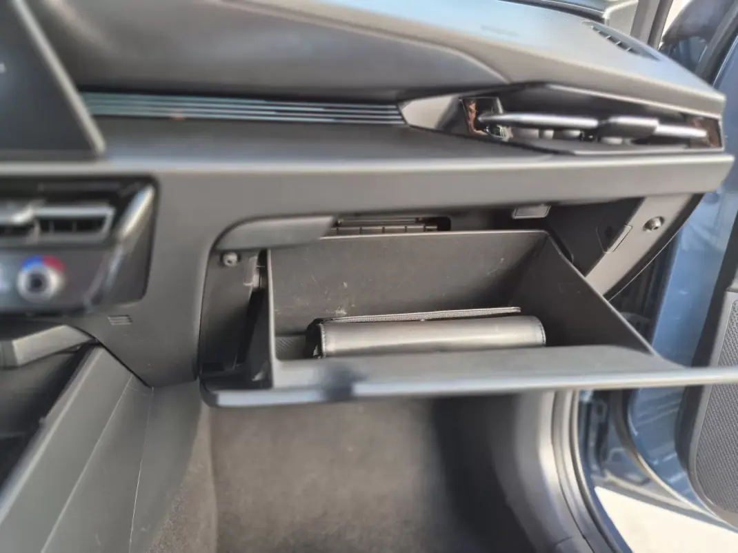 Kia Niro 2022 - 24750 EUR, 72000 km - 72000km - foto 37 de 47